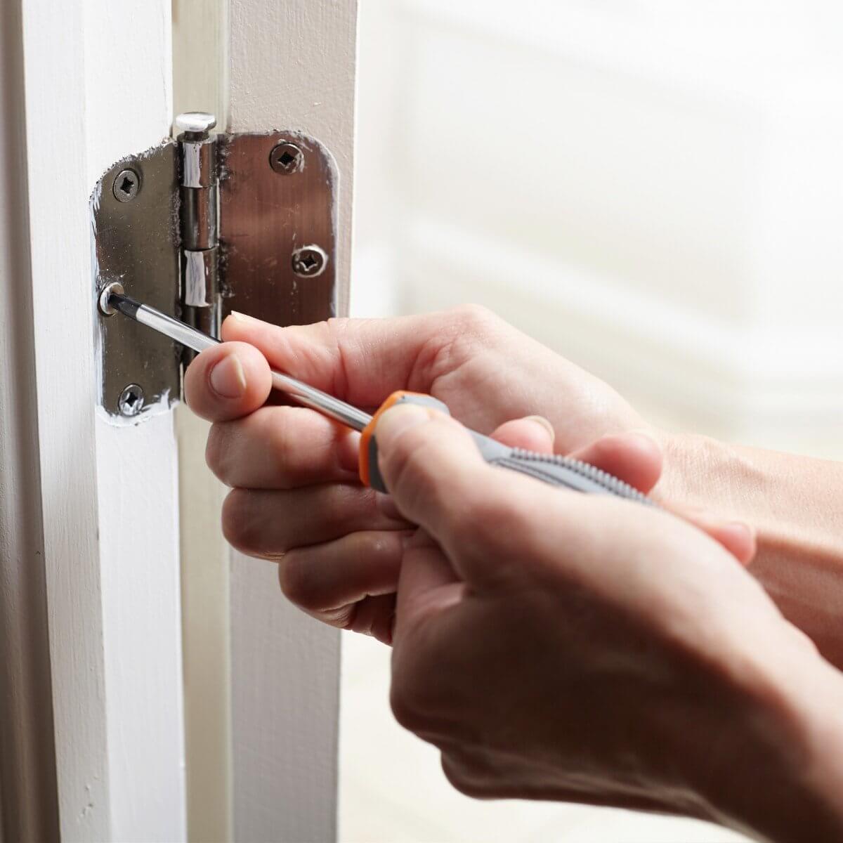 HOW TO REPLACE DOOR HINGES FOR INTERIOR DOORS