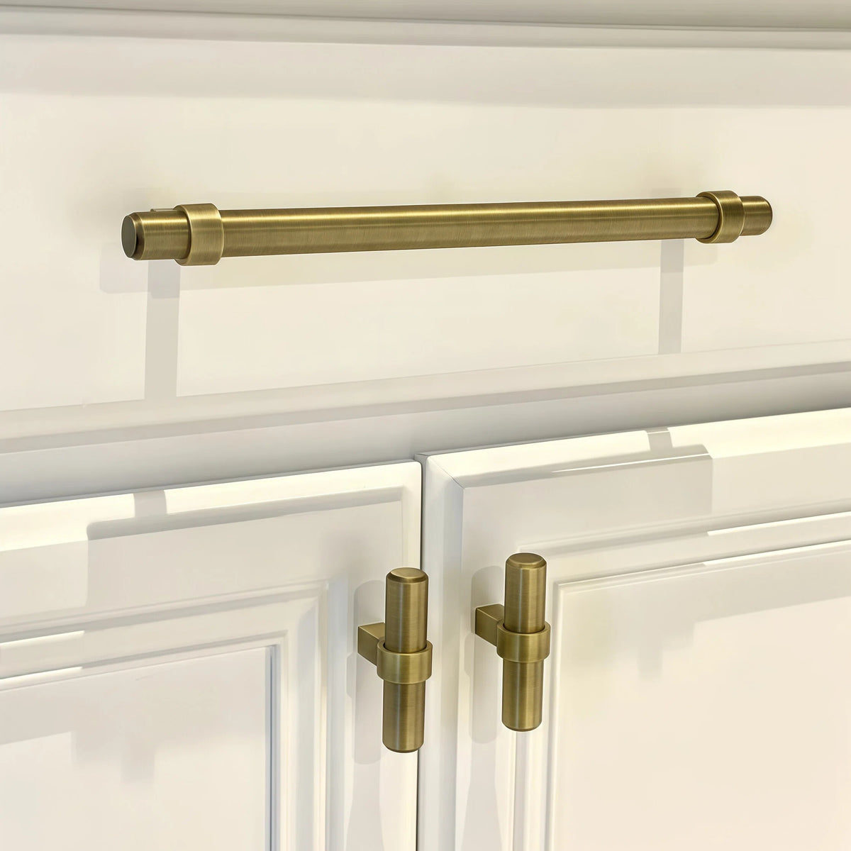 Cosmas 161-160BAB Brushed Antique Brass Euro Style Bar Pull