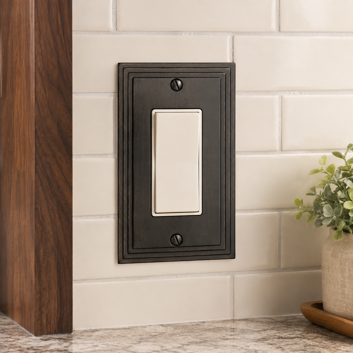 Cosmas 25000-ORB Oil Rubbed Bronze Single GFCI / Decora Wall PlateCosmas 25000-ORB Oil Rubbed Bronze Single GFCI / Decora Wall Plate