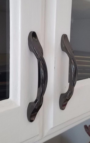 White cabinets with black nickel shiny pulls by Cosmas 9009BN.