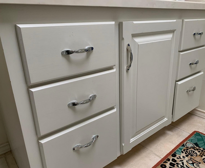 Twist pull in polished chrome is a bright and pretty addition to drawers, vanities, and furniture. Cosmas 9009 twist is a replica to Amerock Heritage Collection
